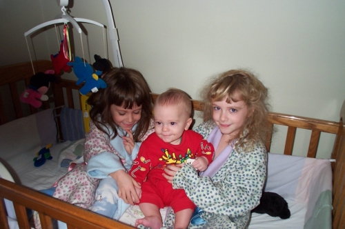 kids-in-crib